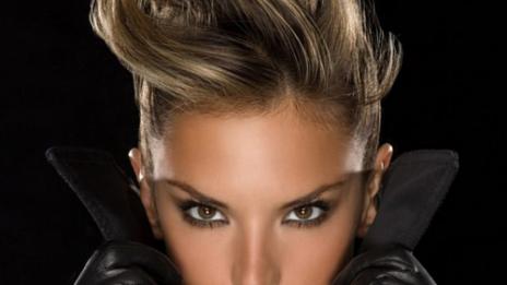 Жена в черно