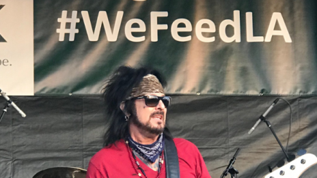 Басистът на Motley Crue ще става татко