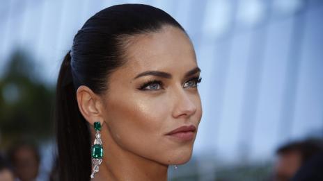 Адриана Лима вече е необвързана