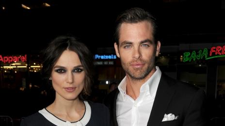 Крис Пайн намира Кийра Найтли за очарователна