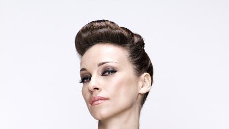 Алекс Раева пее за любов с нова визия