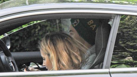 Папараци: Хари Стайлс извозва готвачка