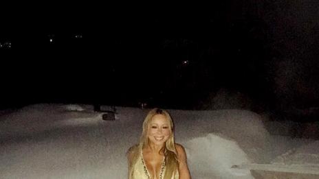 Марая Кери се съблече в студа