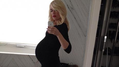 Гуен кръсти сина си Аполо