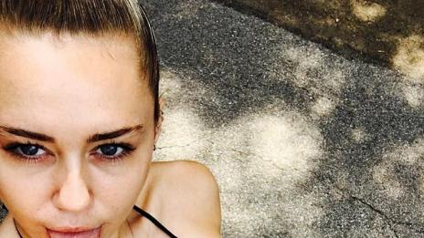 Майли разкри как поддържа страстта с Лиъм