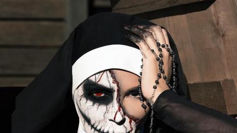 Николета и Мегз: Грях, бременност и кръв за Хелоуин