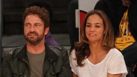 Джерард Бътлър мисли да предложи брак на приятелката си