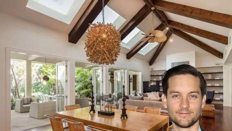 В красивото имение на Тоби Магуайър