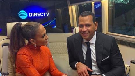 Алекс купува щори за тоалетната, след папарашко фото