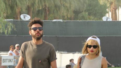 Дъщерята на Лени Кравиц излиза със сина на Борис Бекер