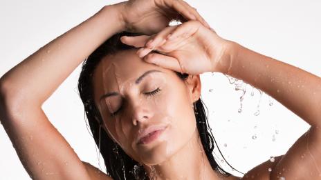 Как да си спестите нанасянето на лосион за тяло след баня?