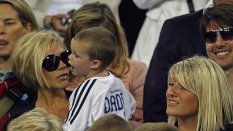 Дейвид Бекъм обзаведе с еднакви коли майка си и тъща си