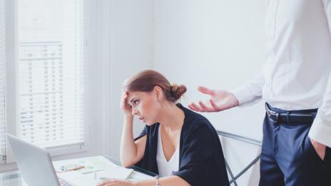 Знаците, че колегите ви мразят