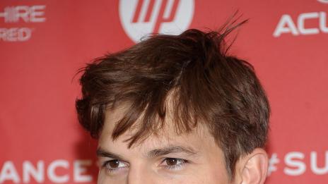 Аштън и Деми се карат за 10 милиона долара