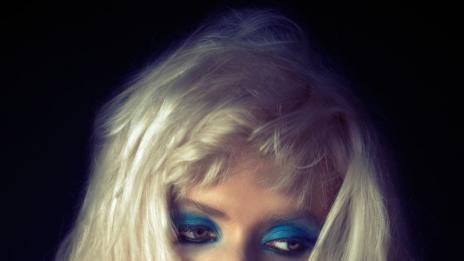 Привлечи погледите с поглед