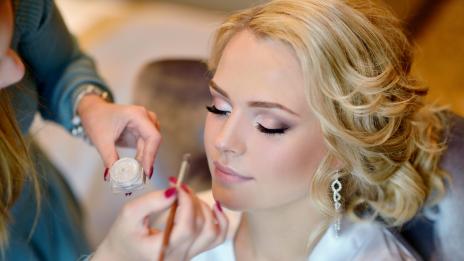 4 признака, че гримът, който използвате, не е  за вас