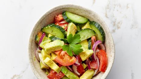 3 летни храни, които облекчават подутия корем