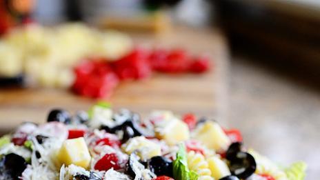 Салата от паста и песто