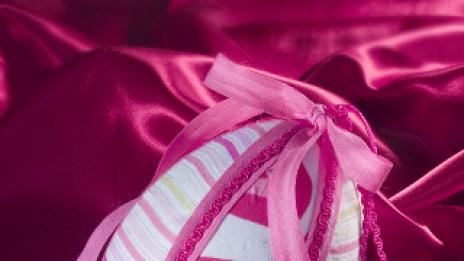 Великденски яйца с панделки