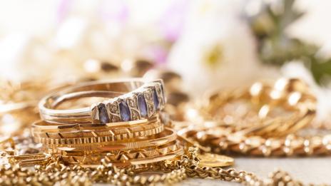 Как да почиствате златните си бижута
