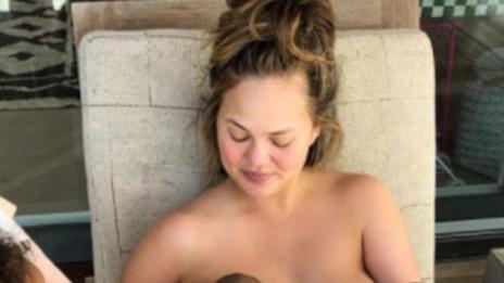 Чар или бедствие: Криси Тейгън кърми кукла!