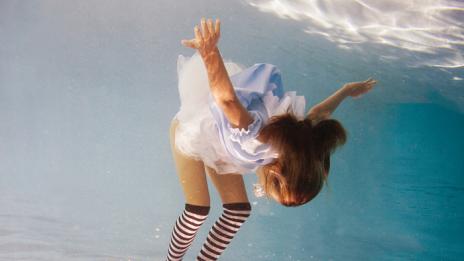 Алиса в страната на... водата