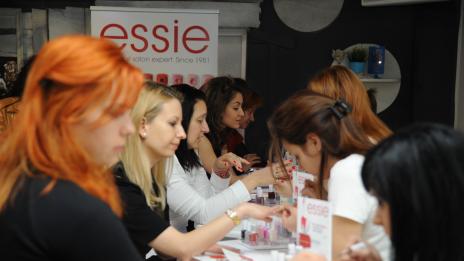 Цветовете, които обожават твоите нокти