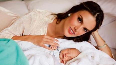 Алесандра Амброзио представи малкия Ноа