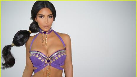 Чар или бедствие: Ким се завърна като бели денс танцьорка