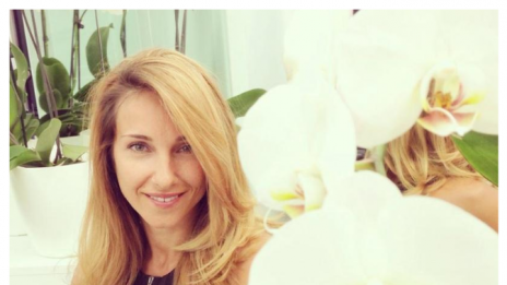 Алекс Раева показва свежо лице без грим