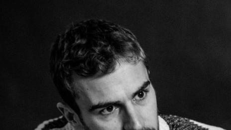 Тео Джеймс: Никога не съм си правил акаунт в социална мрежа