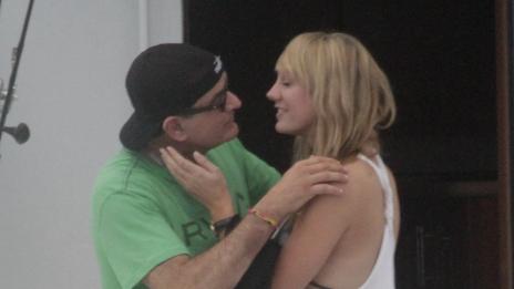 Чарли Шийн се жени отново, но този път с предбрачен договор