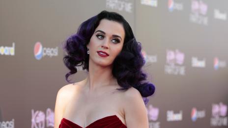 Кейти Пери ще прави парти по случай развода си