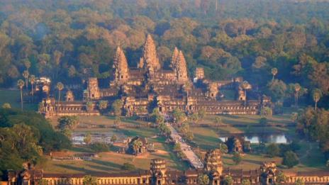 Религиозен лабиринт в мистична Камбоджа