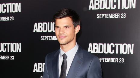 Тейлър Лотнър с премиера на новия си филм (видео)