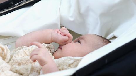 Световни лидери засипаха с подаръци принцеса Шарлот