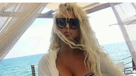 Андреа полудя по селфитата... със стик