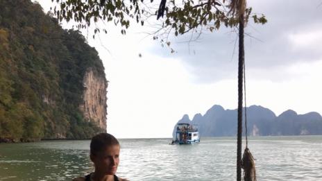 Тереза Маринова показа супер тяло по бански в Пукет