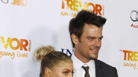 Фърги направи парти-изненада за Джош Дюамел