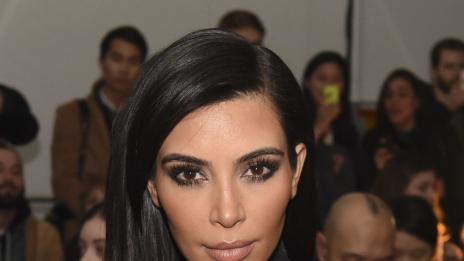 Ким Кардашян има гримьор за гърдите си