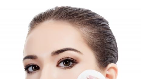 Вазелинът – безценният помощник в разкрасяването