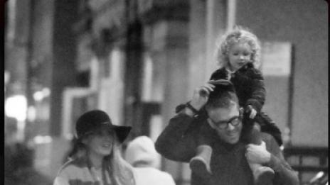 Папараци: Райън Рейнолдс и Блейк Лайвли с децата из Ню Йорк