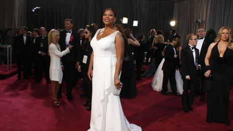 Куин Латифа ще плува с акули за благотворителност