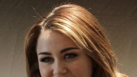 Майли Сайръс с нова любовна татуировка