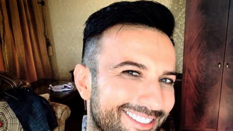 Таркан скъса с ергенлъка, ожени се за своя фенка