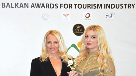 Трикратна световна шампионка по бокс връчи на REFAN туристически Оскар