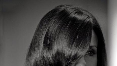 Кортни Кокс е новото лице на марка шампоан