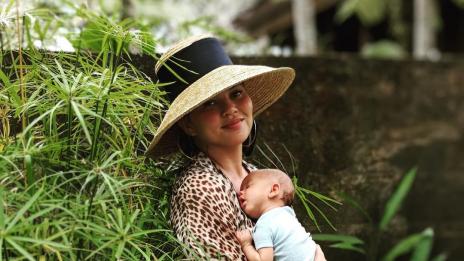 Криси Тейгън отишла в Бали заради следродилна депресия