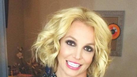 Бритни се преби на сцената (ВИДЕО)