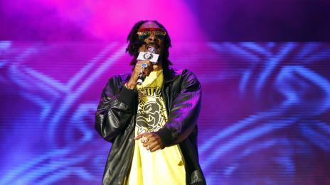 Снуп Дог ухажва модел на Playboy